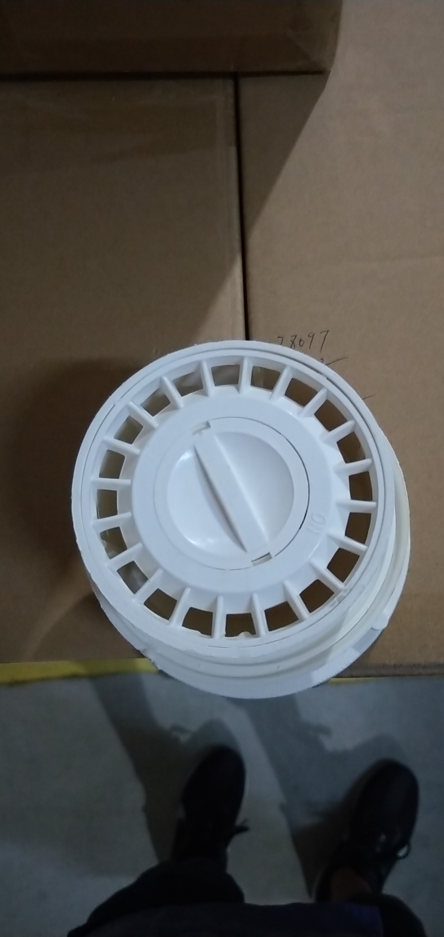 รูปหลายเหลี่ยมพีวีซีท่อระบายน้ำที่ฝังอยู่กับซีลน้ำ